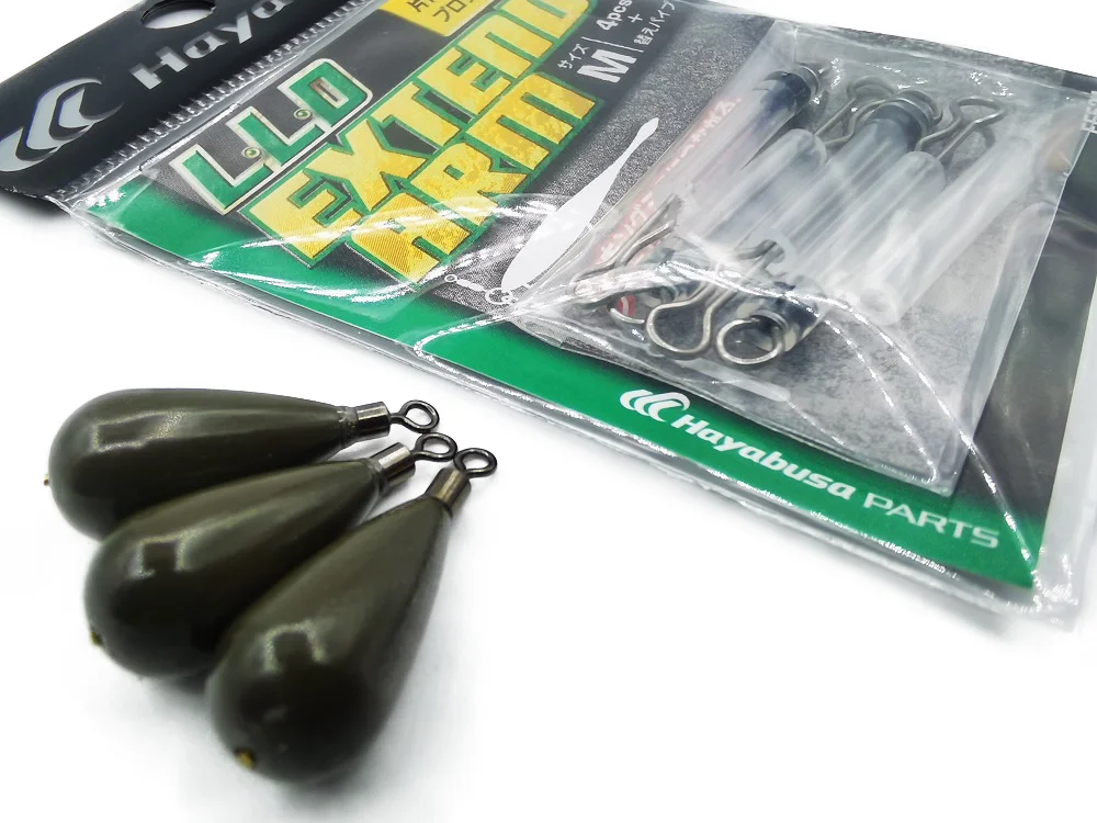 Una bolsa de señuelos y ganchos de pesca