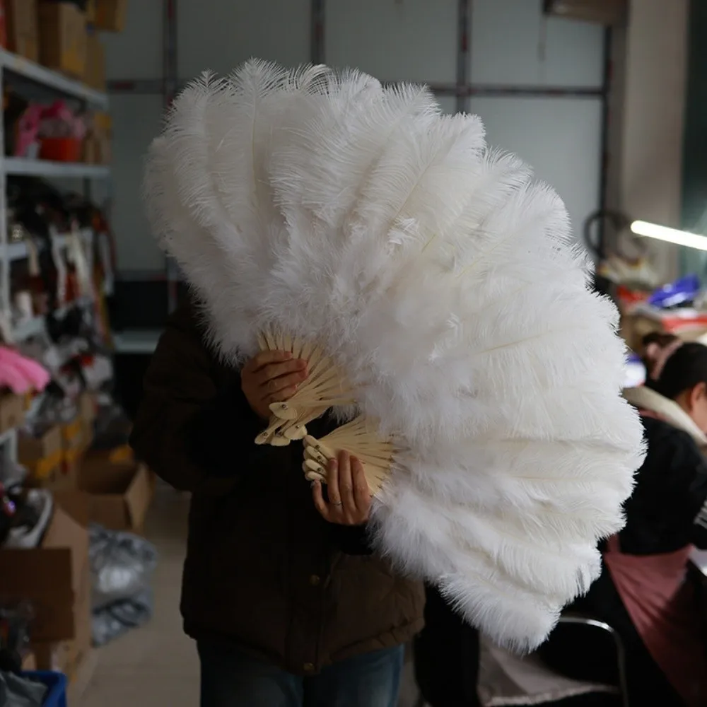 Abanico de plumas de avestruz rojo grande plegable para escenario - imagen 3