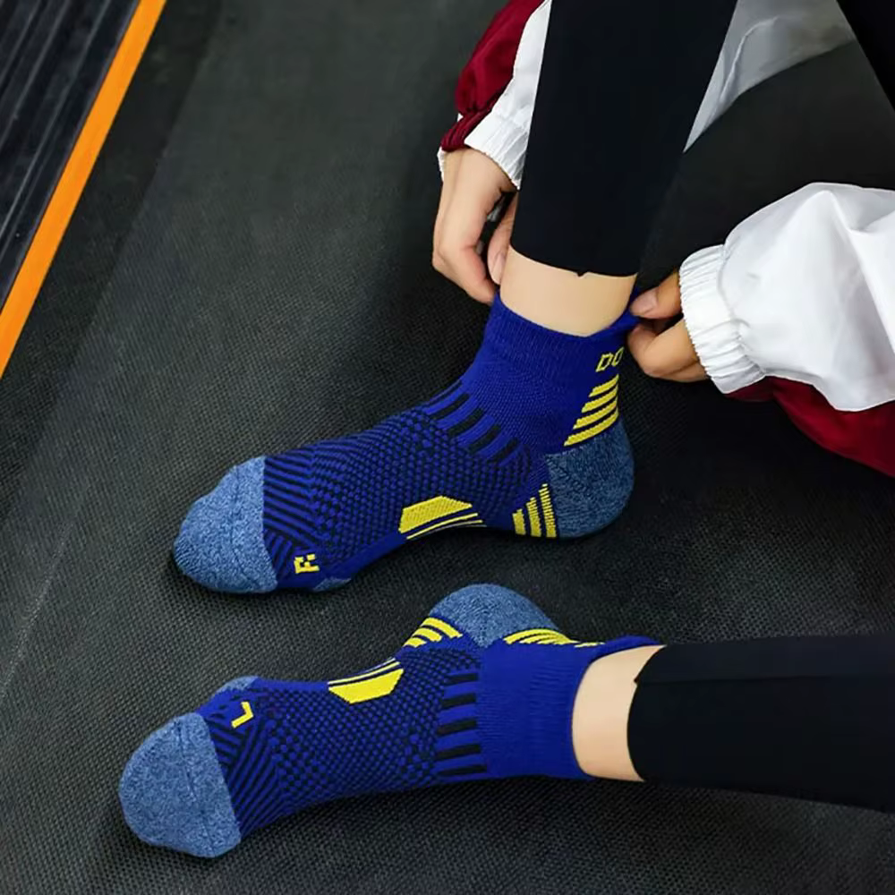 Calcetines azules y amarillos