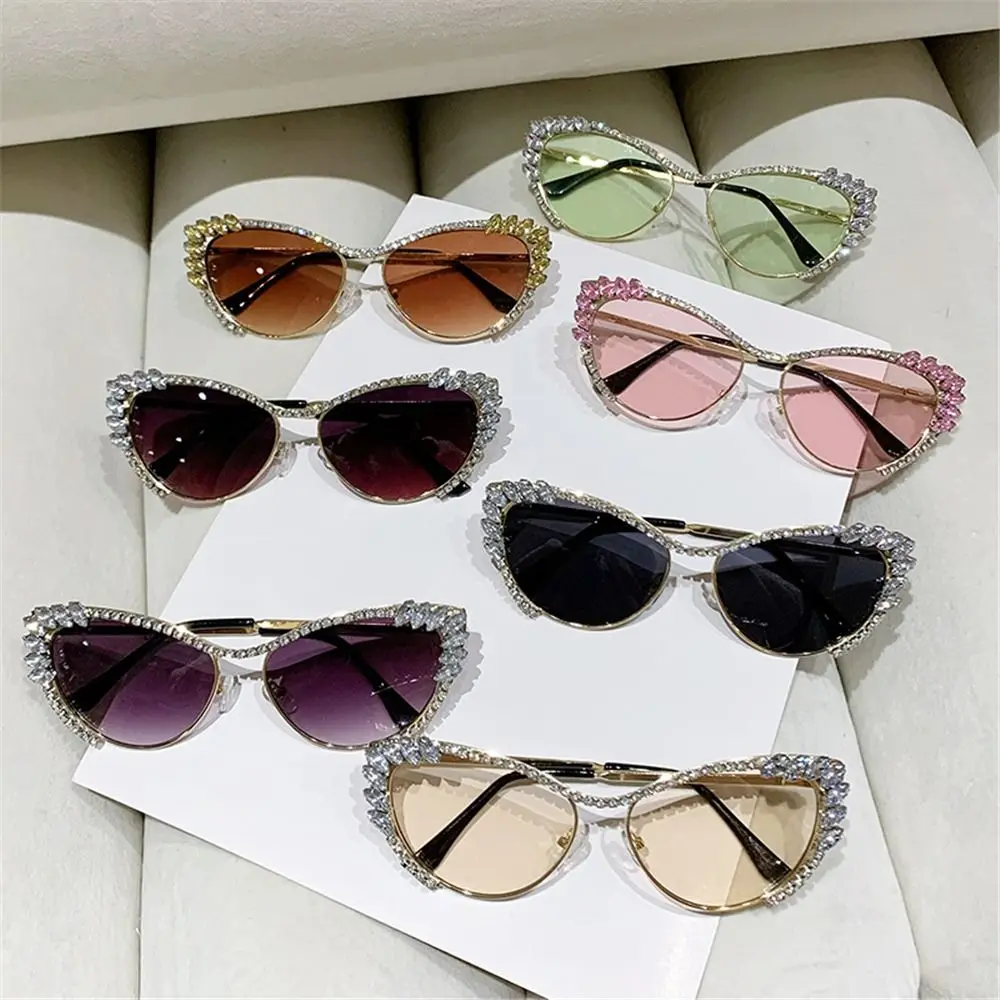 Gafas de sol de Metal adornadas con diamantes de imitación de ojo de gato Vintage estilo callejero protección UV gafas de sol de mujer con diamantes de imitación - imagen 2
