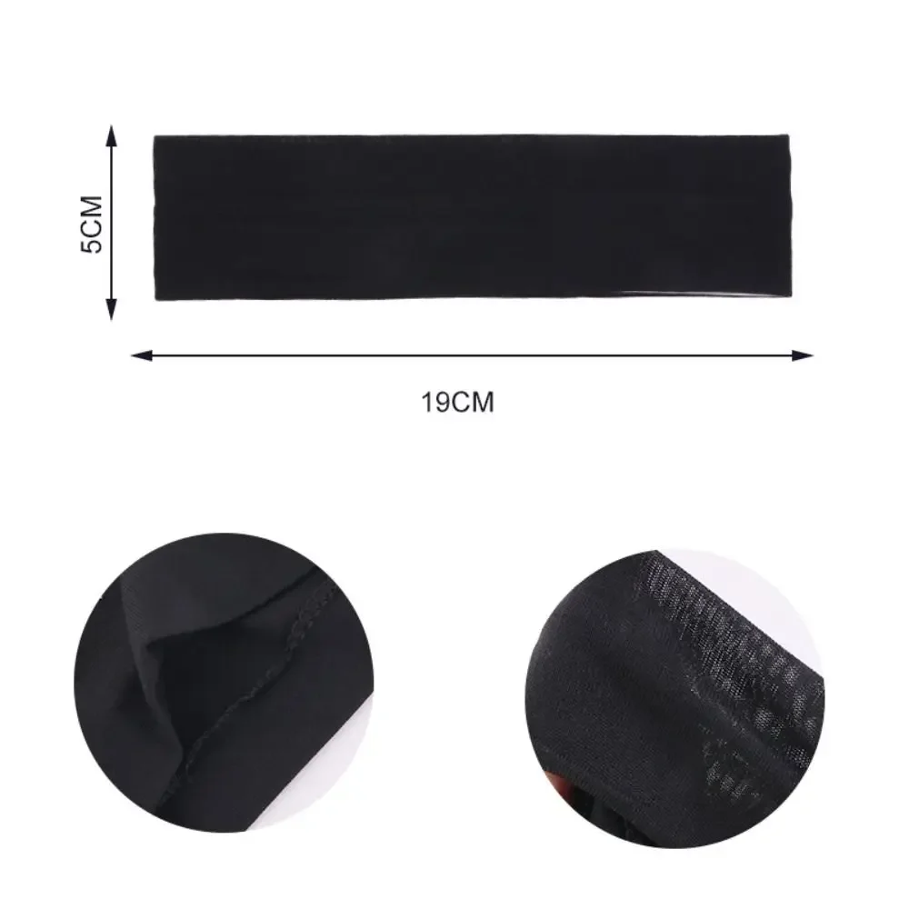 Una tela negra con una medición de 19 cm