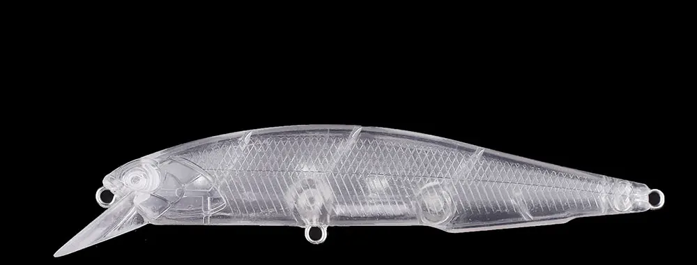 Un señuelo de pesca de plástico transparente con un gancho