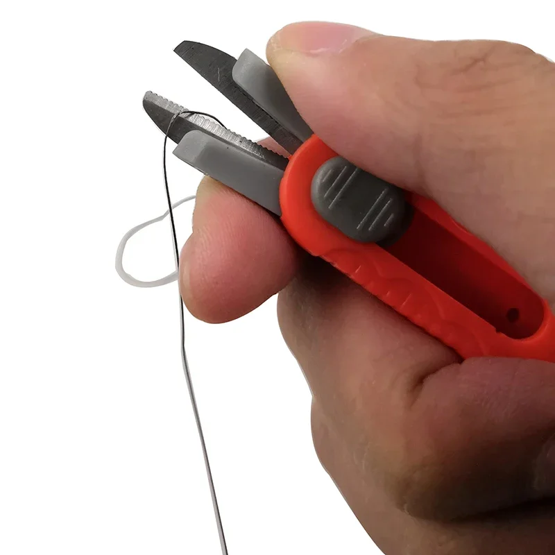 Mini cortador de hilo de pescar portátil, accesorios de equipo de pesca de acero inoxidable para exteriores, aparejos de corte con Clip, 1 Uds.