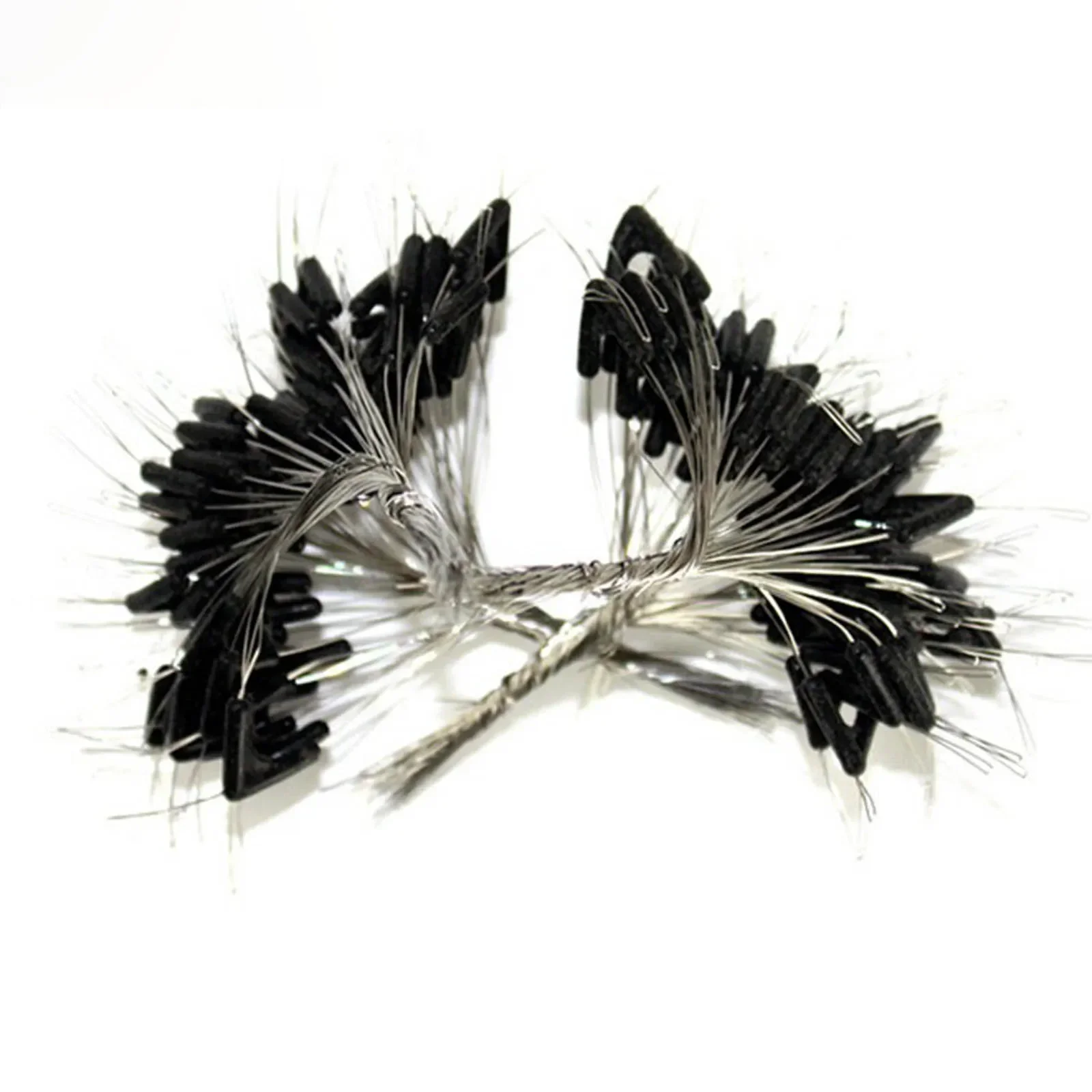 Una pluma en blanco y negro está de fondo