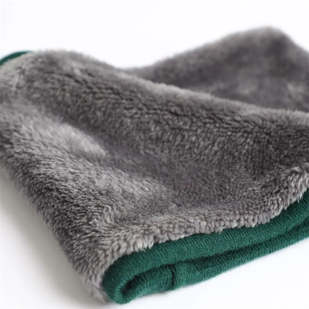 Una acogedora tela con revestimiento verde, perfecto para mantenerte caliente