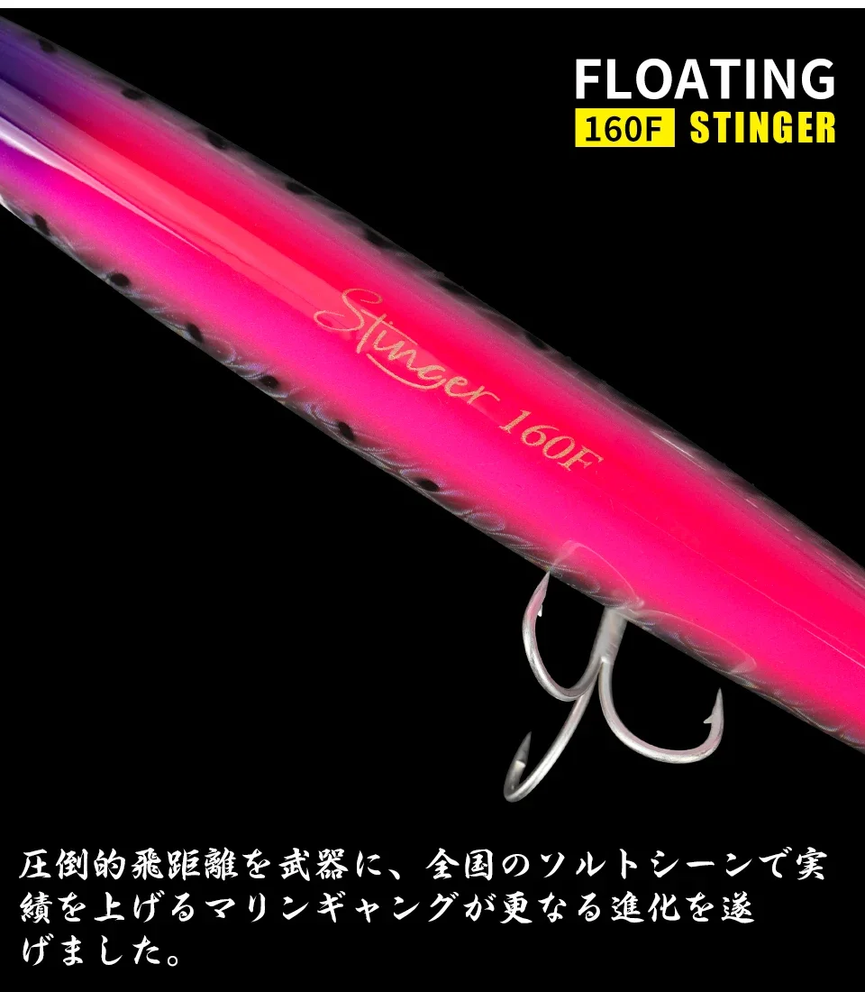 Se muestra un flotador rosa y morado en un fondo negro