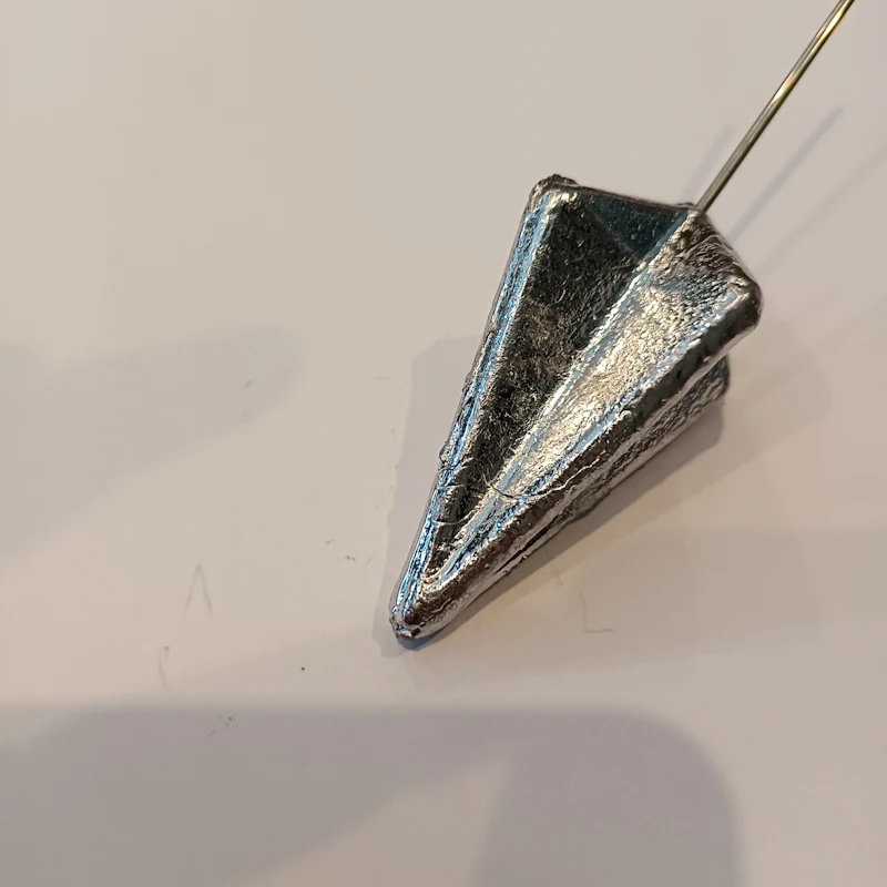 Lote 8 plomos piramide 122gr  rolling en varilla incorporado 1,6mm .Pesca Surfcasting plomos variados .Envio 72hr incluido - imagen 3