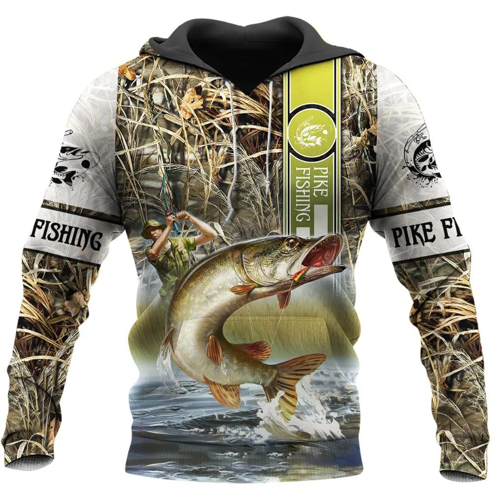 Modelo con sudadera en contexto urbano