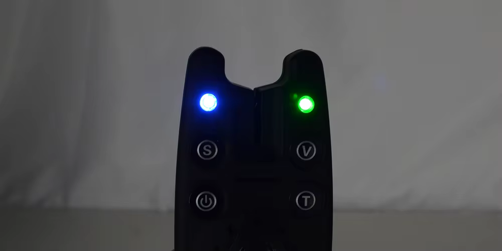 Indicador LED azul para avisos durante la pesca nocturna