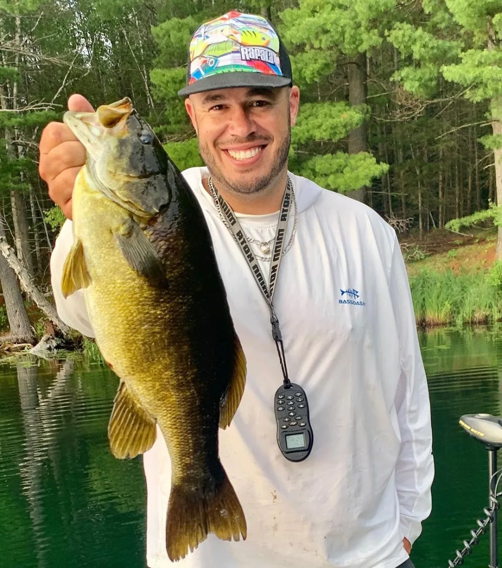 Camisa Bassdash en uso durante actividad outdoor