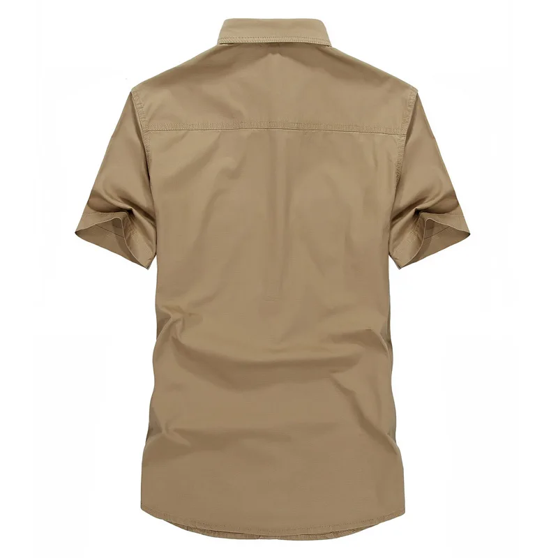 Detalle del cuello y costuras de la camisa