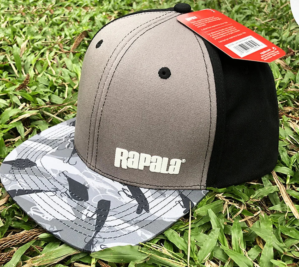Uso de la gorra Rapala en exteriores con luz natural