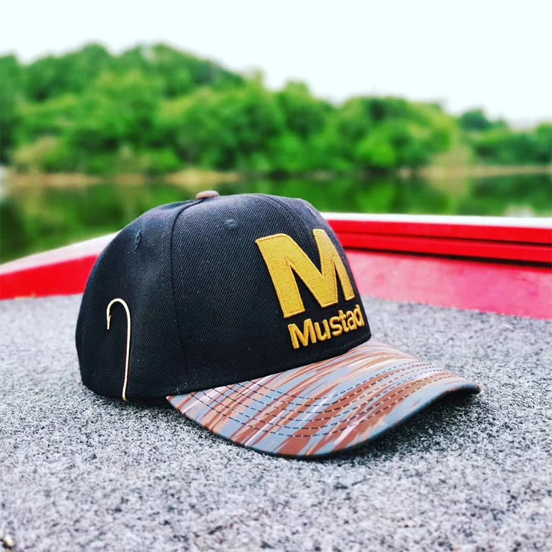 Detalle del ajuste y perfil de la gorra