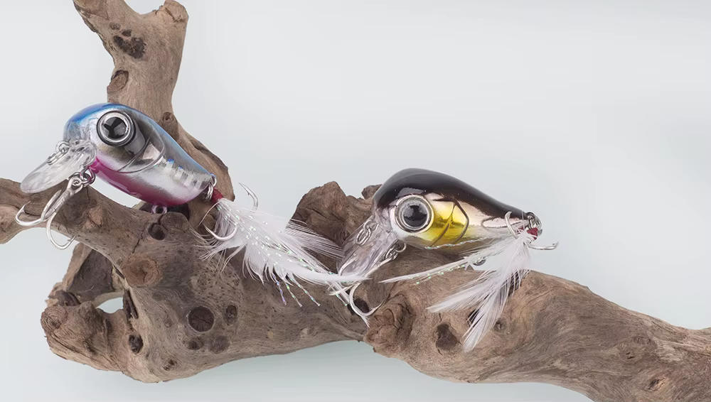 Vista lateral del crankbait wake bait mostrando la cuchara deflectora