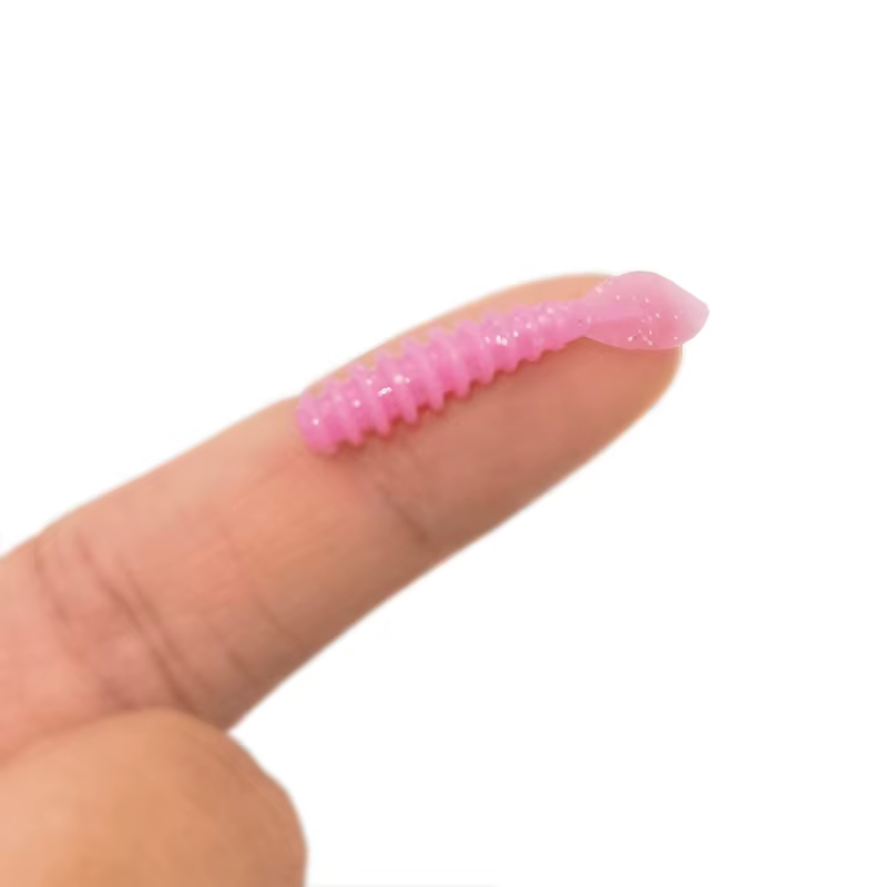 Señuelo en mano mostrando flexibilidad