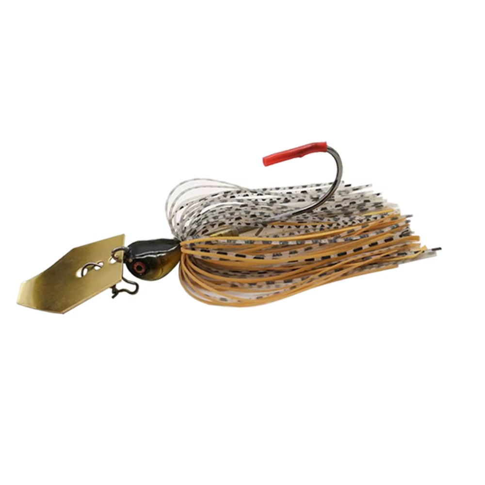 Señuelo Mycena Chatterbait junto a otros pertrechos de pesca