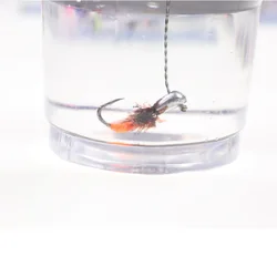 Anzuelos cabeza de plantilla expuestos para pesca en hielo – mosca