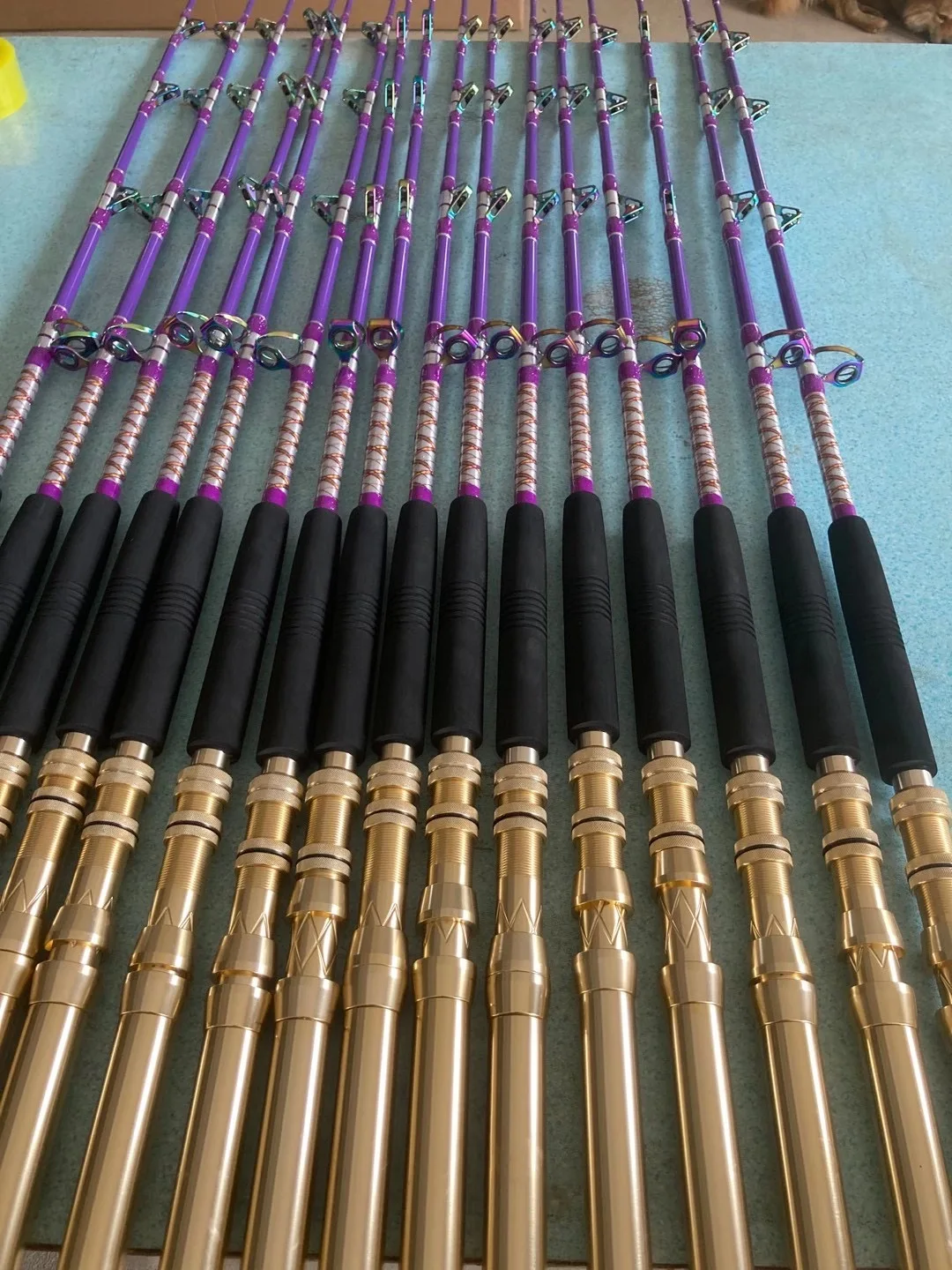 Detalle de caña orientada a jigging desde barco