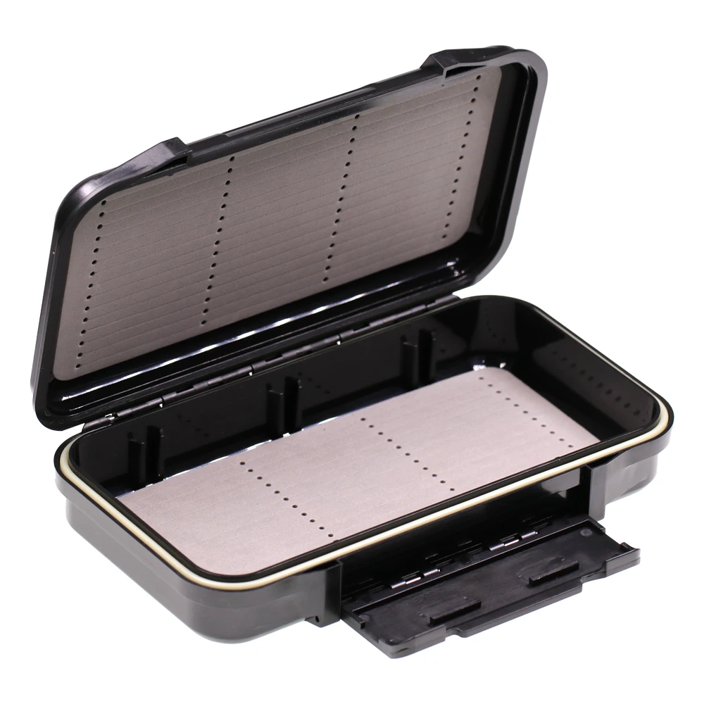 Caja cerrada mostrando diseño robusto y cierre hermético