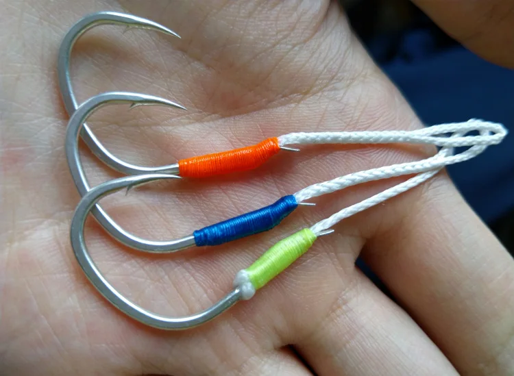 Señuelo de pesca montado con línea artesanal