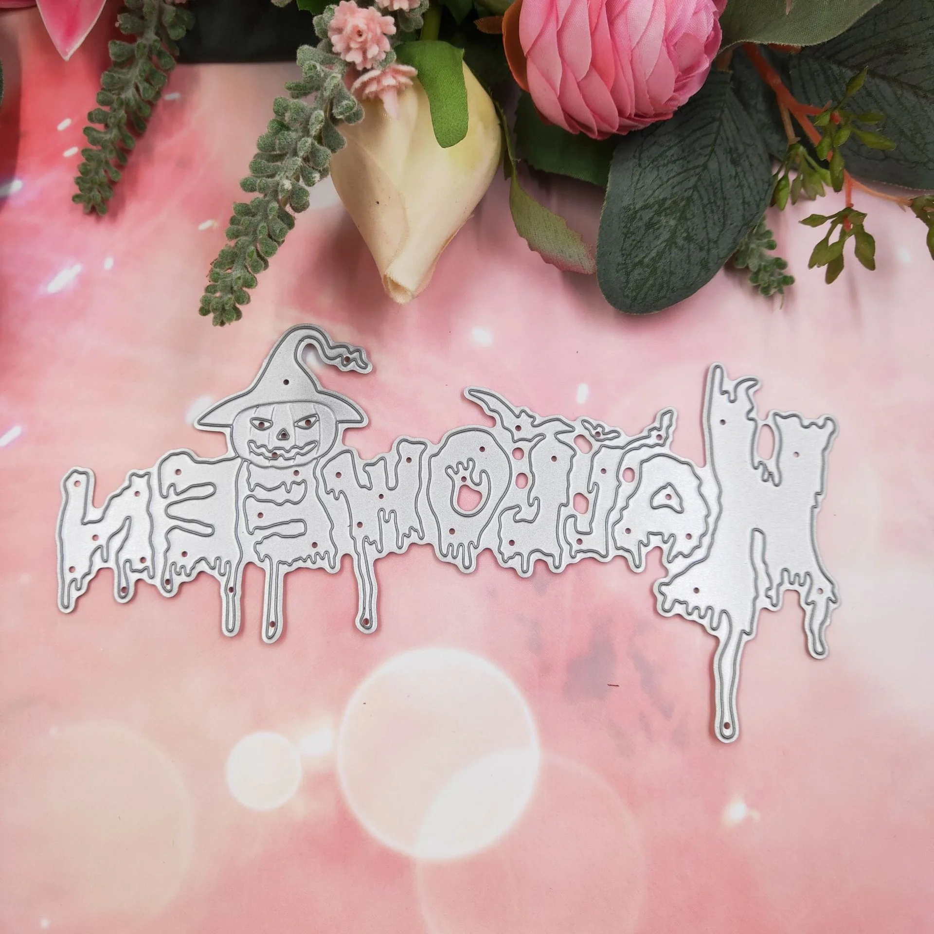Detalle de troqueles con letras de Halloween