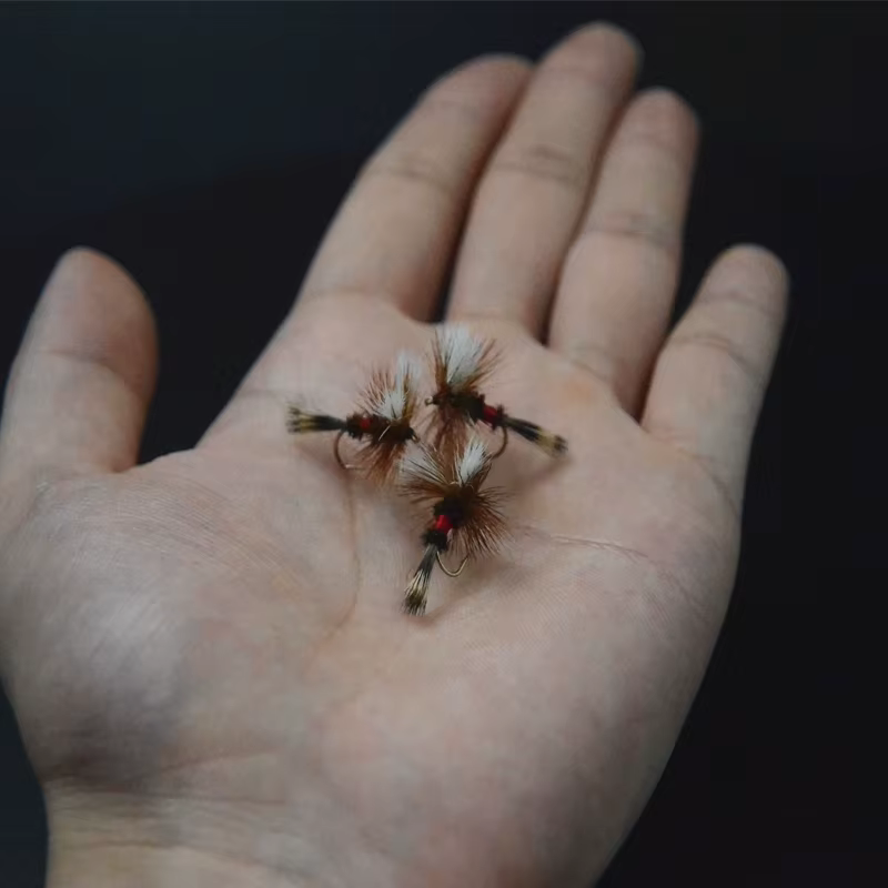 Royal Wulff Contemplador #12 - Mosca seca atractor hormiga voladora - imagen 3