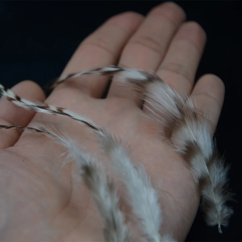 CONTEMPLATOR Hackle Gallo – Plumas rayadas para atar mosca seca - imagen 4