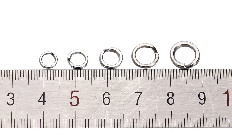 Detalle de anillos para señuelos de pesca