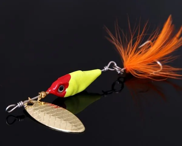 Detalle del jig con plumas y anzuelo