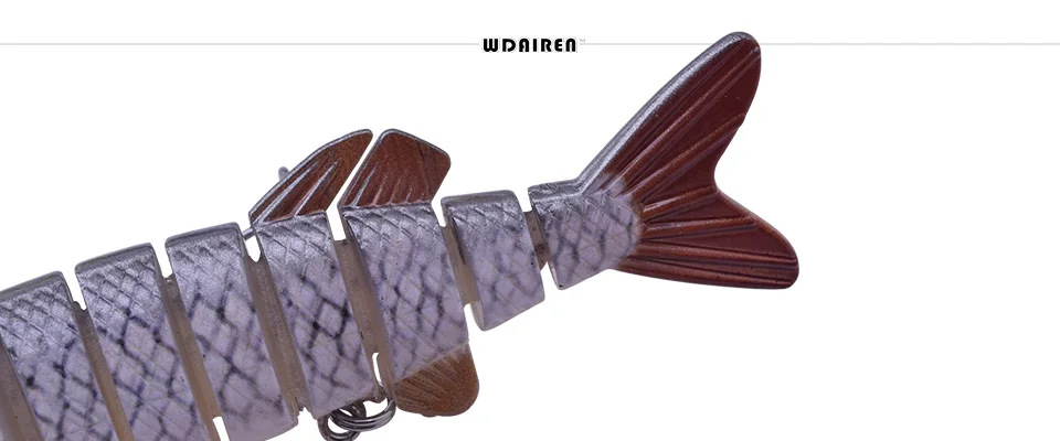 Señuelo en el agua mostrando su movimiento de balanceo