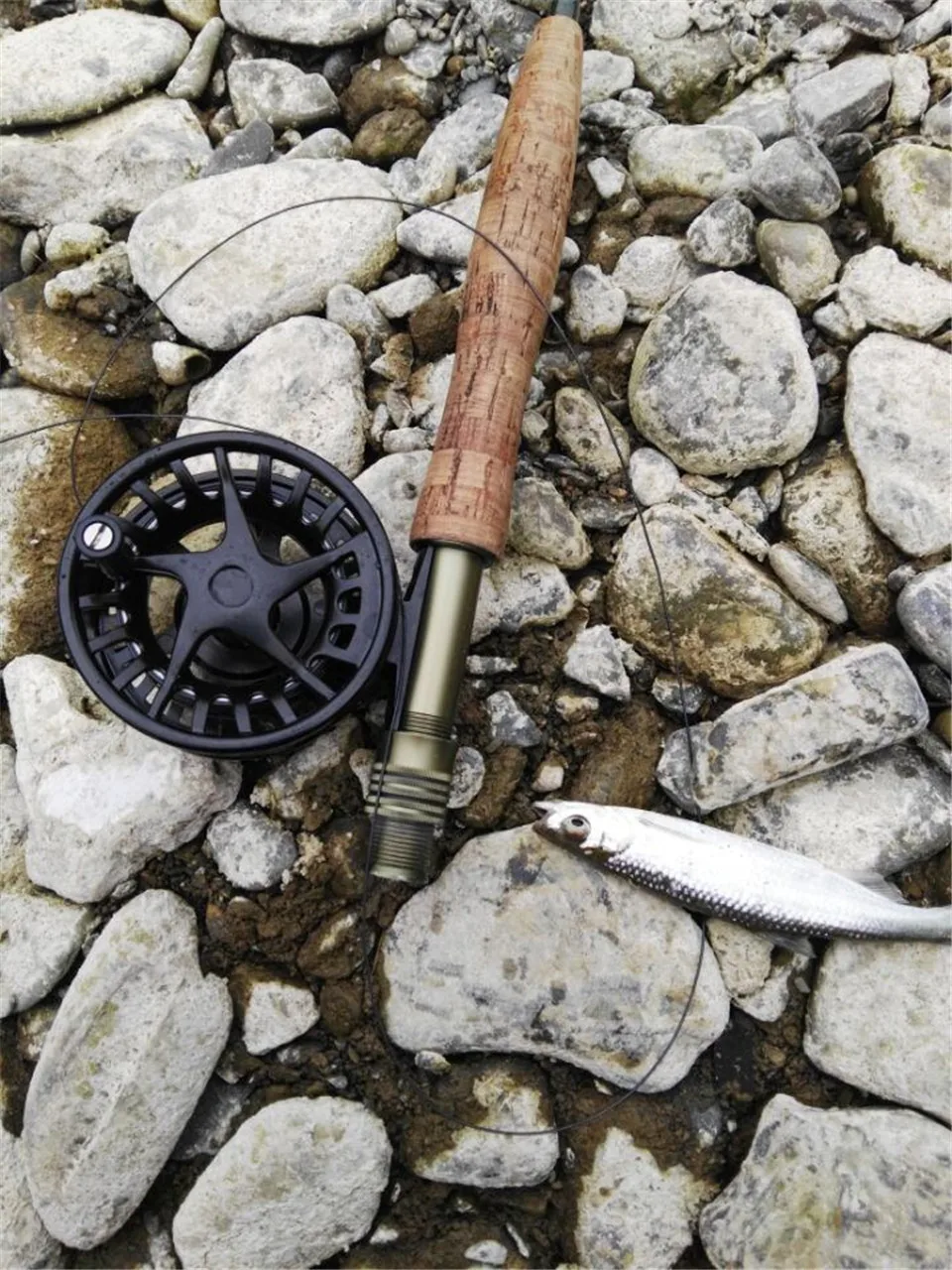 Carrete negro mate MAXIMUMCATCH DX 5-8WT