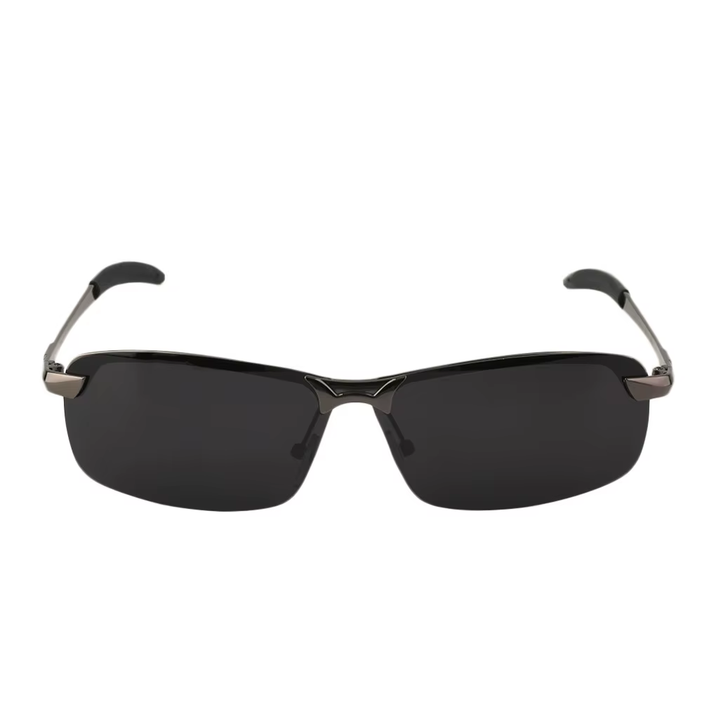 Gafas sobre una mesa de pesca con caña y aparejos