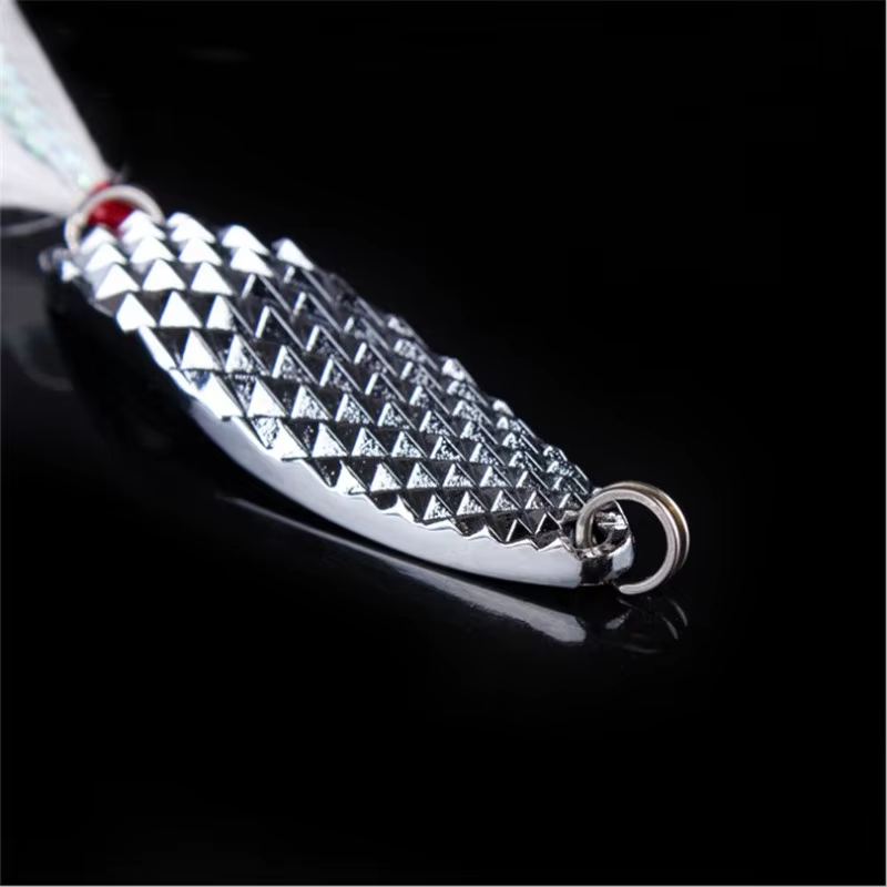 Spinner de Plata y Oro con Pluma – Señuelo Giratorio para Pesca - imagen 2