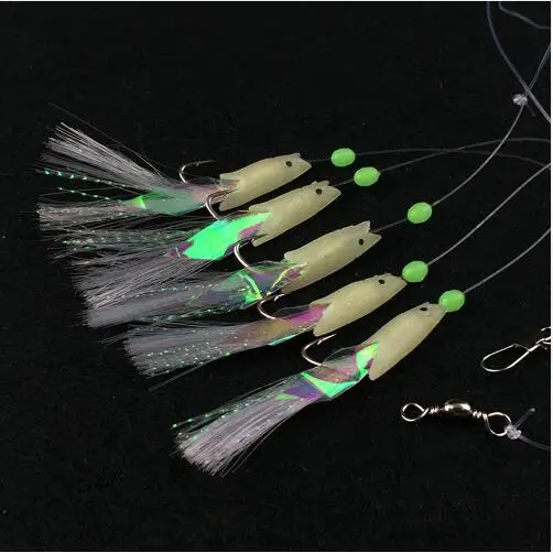 Anzuelo luminoso de acero alto carbono para lubina con plumas de caballa - imagen 3