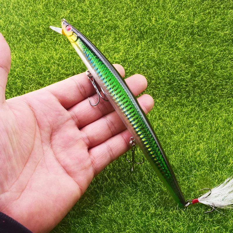 Señuelo en acción bajo el agua imitando pez herido