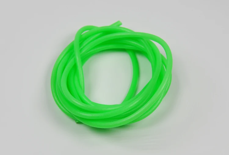Tubo luminoso verde oscuro de silicona enrollado