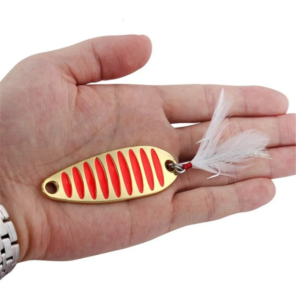 Cuchara de pesca con plumas y anzuelo triple