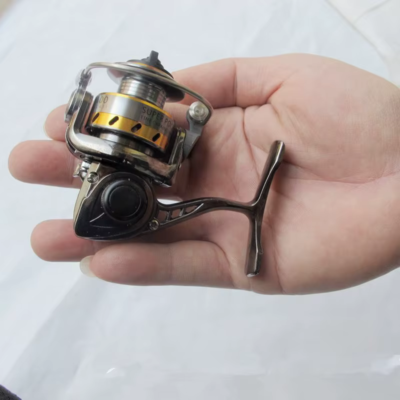 Carrete Giratorio Mini Metal – Para pesca en orilla e invierno