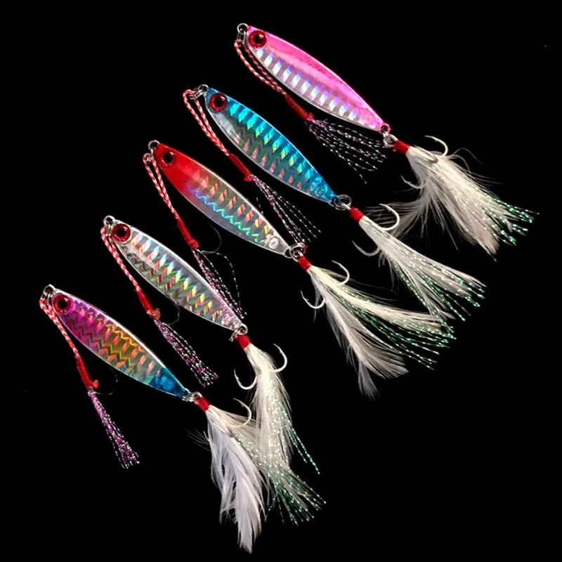 Detalle del anzuelo triple y el cuerpo brillante del jig