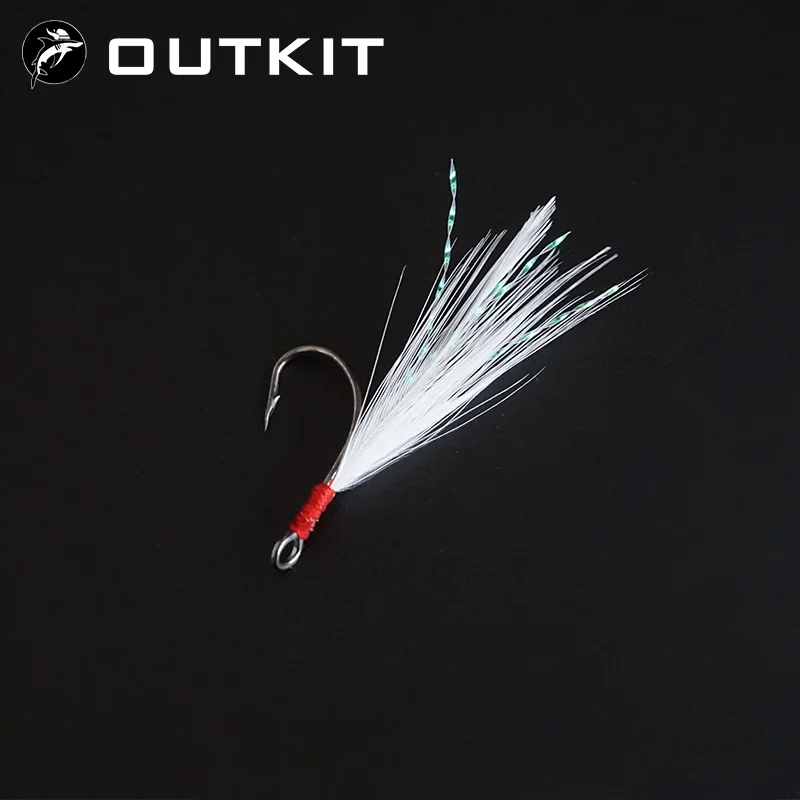 Juego de 10 anzuelos OUTKIT de acero al carbono con pluma y anilla para pesca