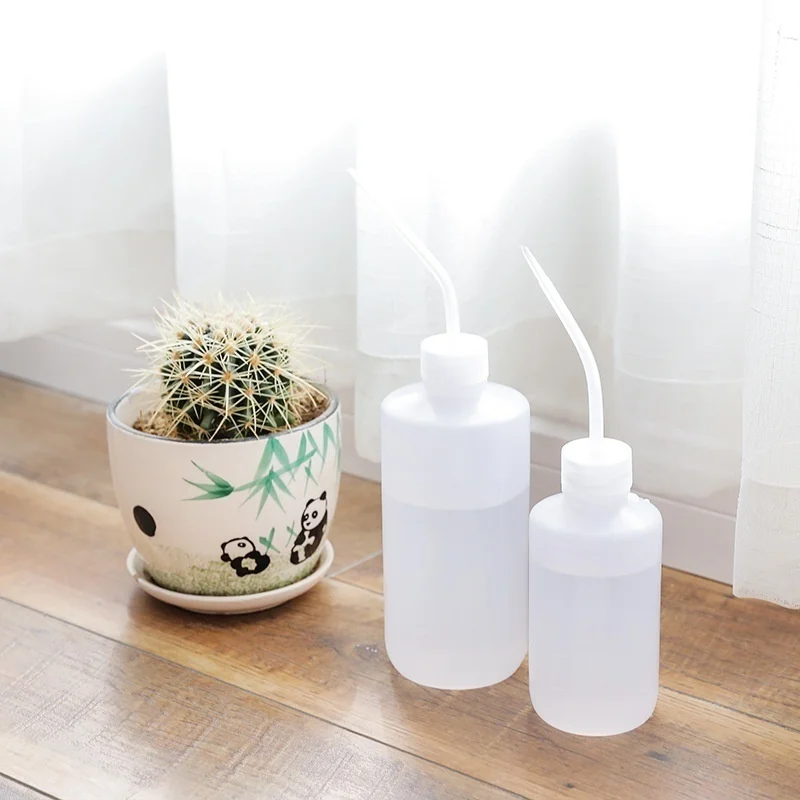Kit de jardinería con botella de riego