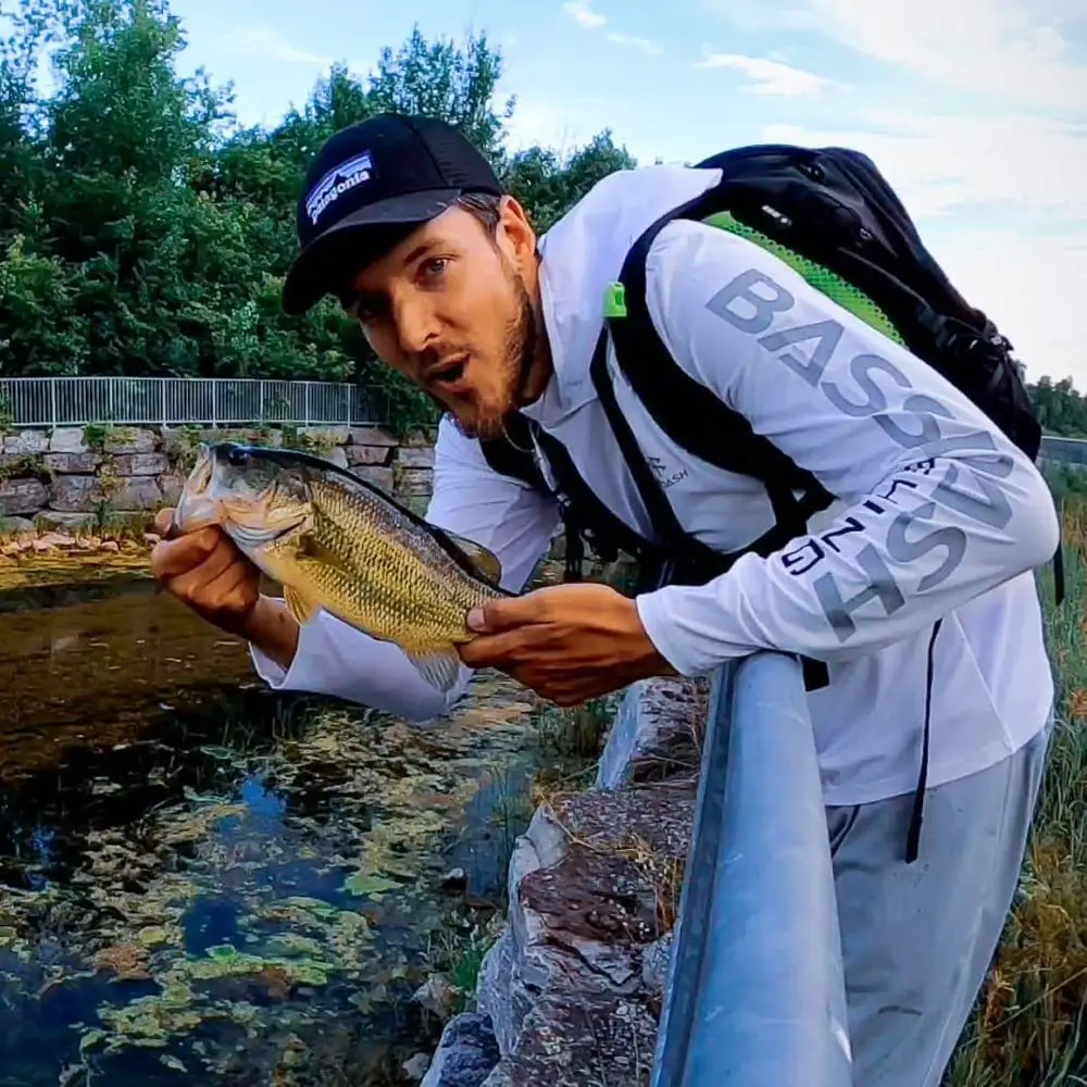 Bassdash Camisa de pesca UPF 50+ con capucha y protección UV - imagen 4