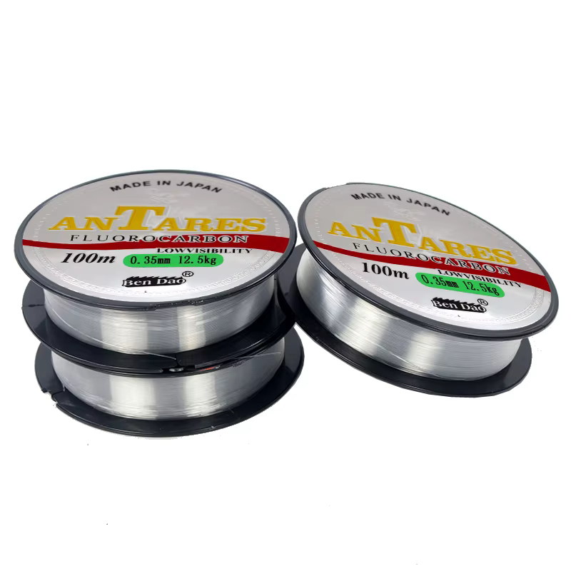 Línea de fluorocarbono en carrete