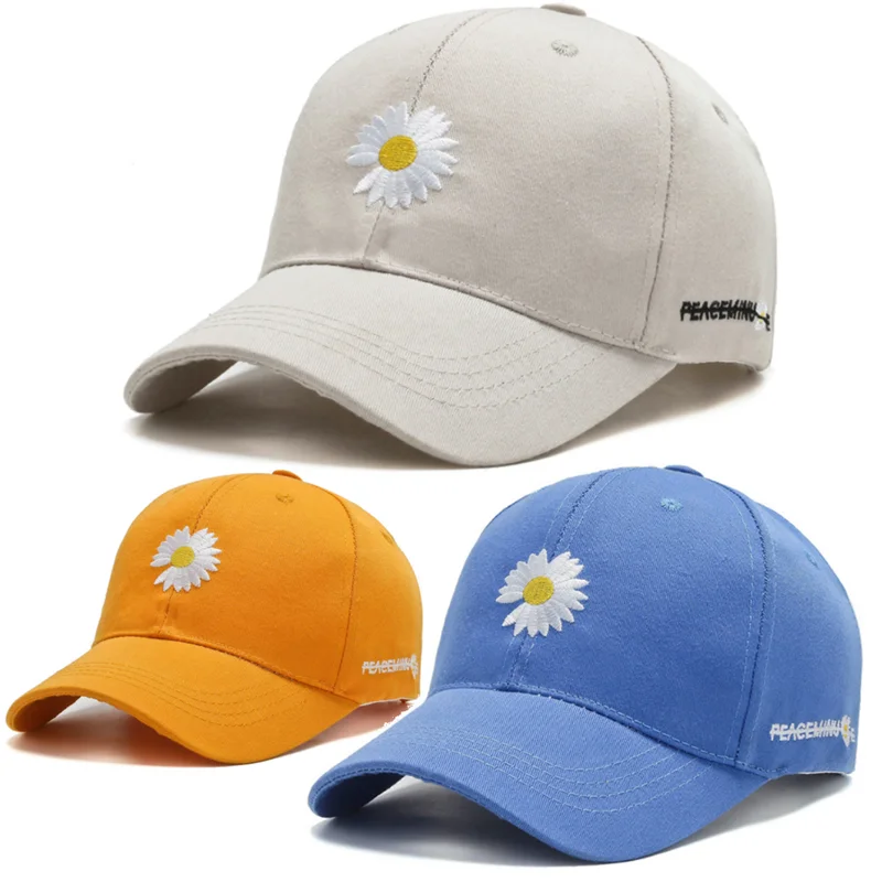 Bordado detallado de margaritas en la gorra