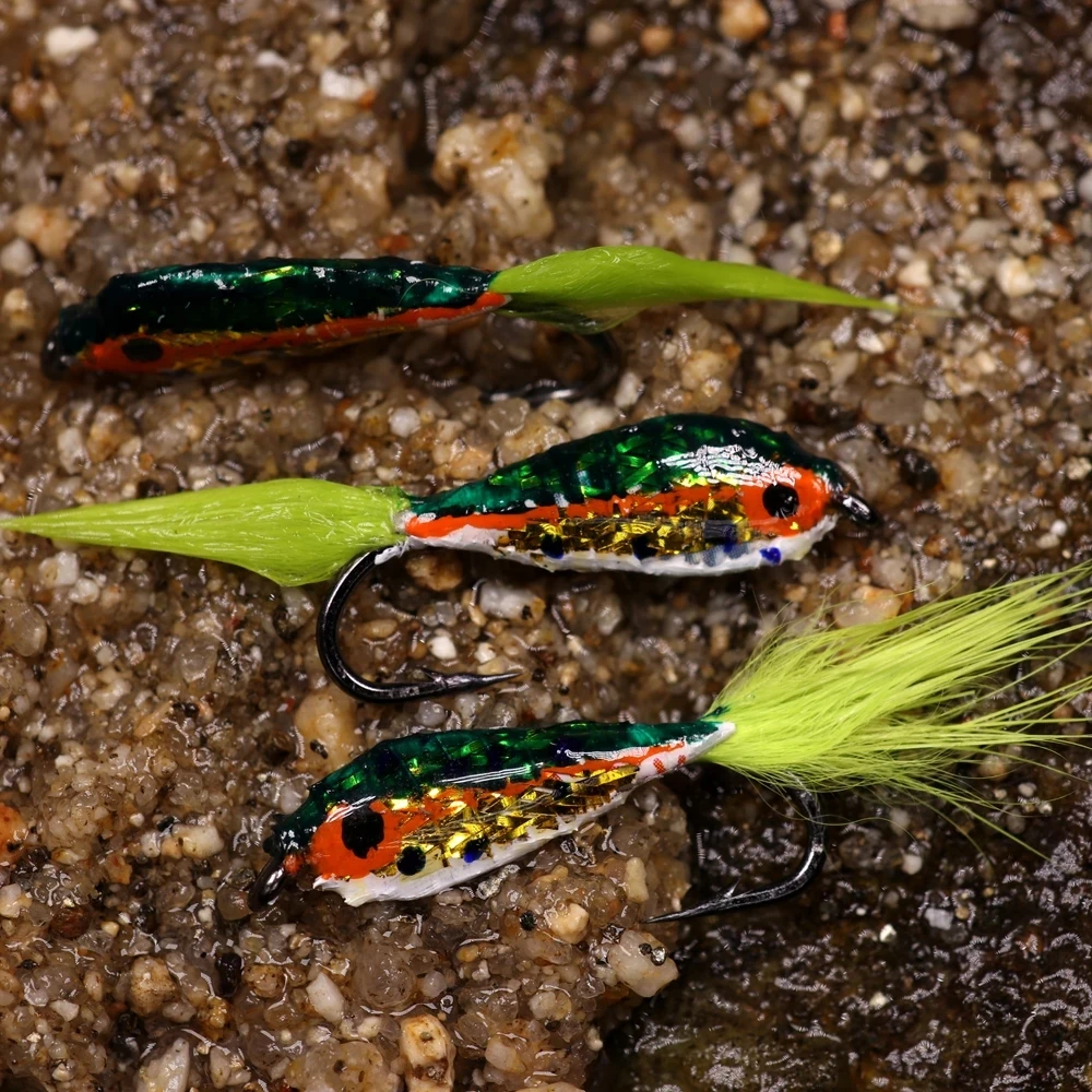 Variedad de colores del señuelo #10 dispuestos en una caja de pesca
