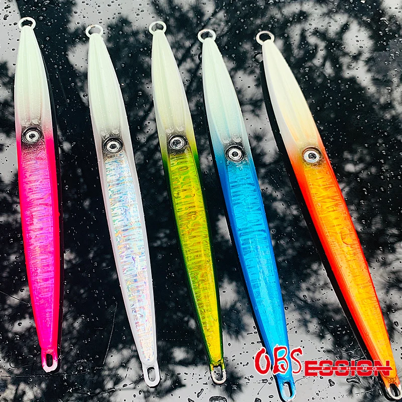 Detalle del acabado dorado multicapa y ojos 3D realistas