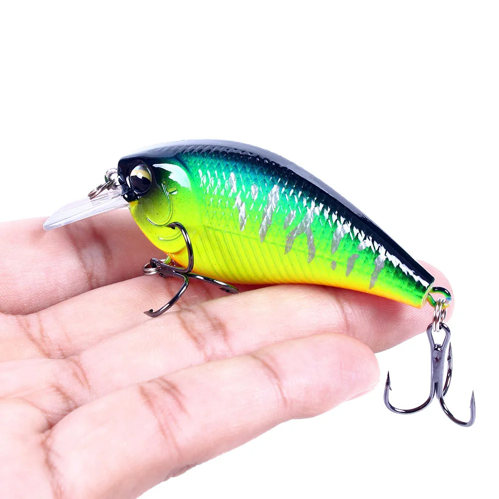 Detalle de anzuelos triples y escamas láser del crankbait
