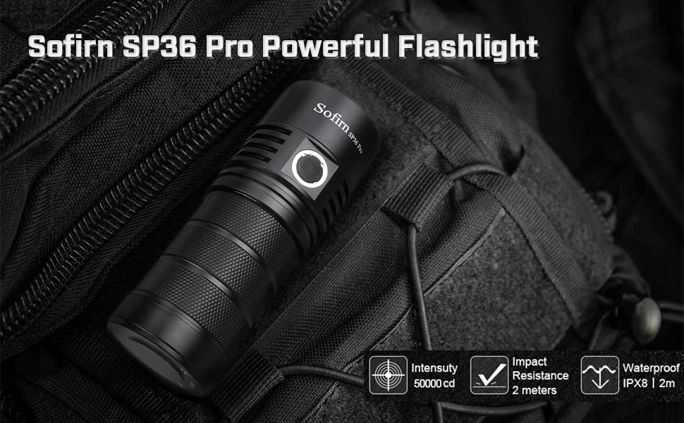 Linterna SOFIRN SP36 Pro encendida en entorno nocturno