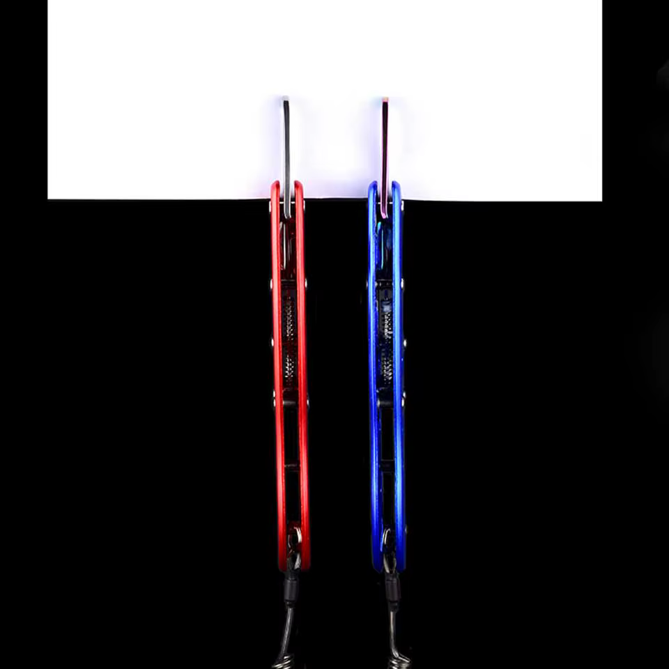 Soporte de Labio Pesca Ligera Pinza Metal Rojo y Azul con Cuerda - imagen 2