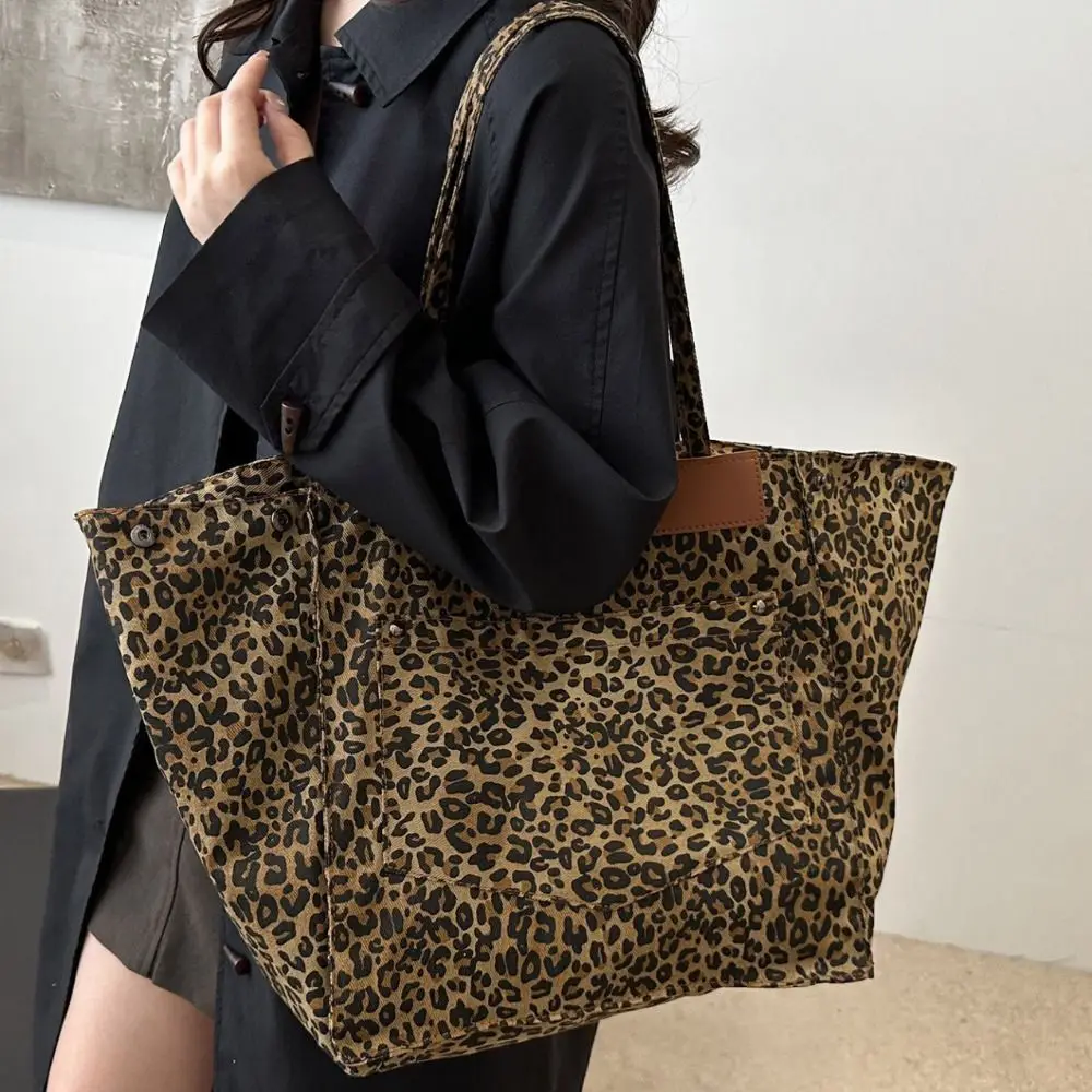 Bolso tote de leopardo en canvas grande con bandolera - imagen 4